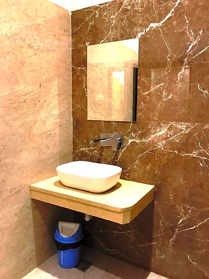 Hampton Hotel - 200 mt from Golden Temple 