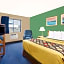 Super 8 by Wyndham Marshall