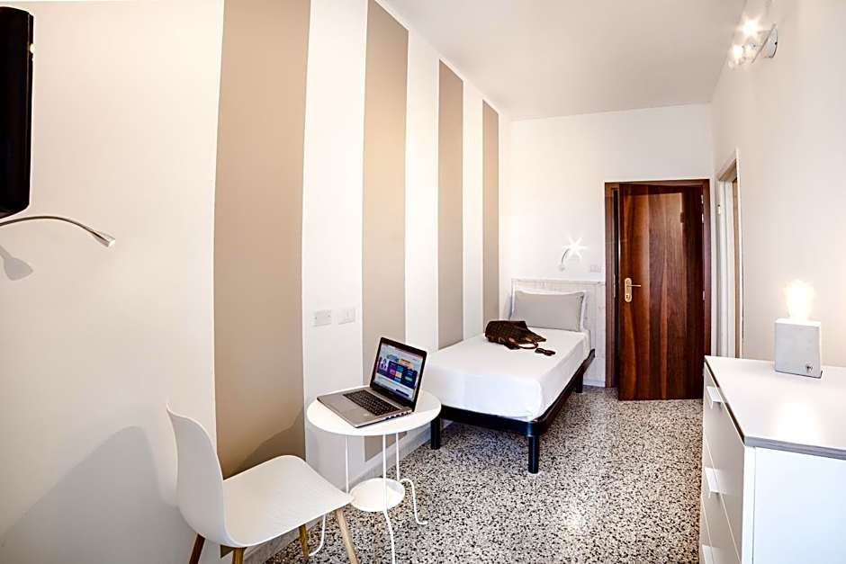 De La Ville Hotel