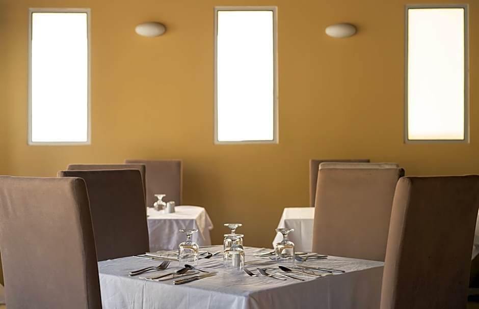 Mitsis Petit Palais Beach Hotel