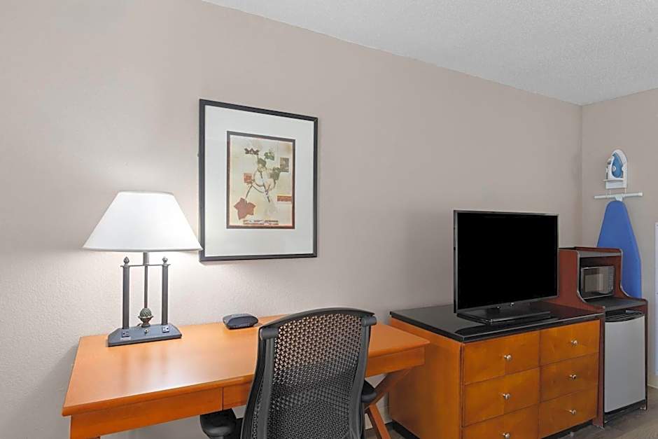 Baymont by Wyndham Knoxville I-75