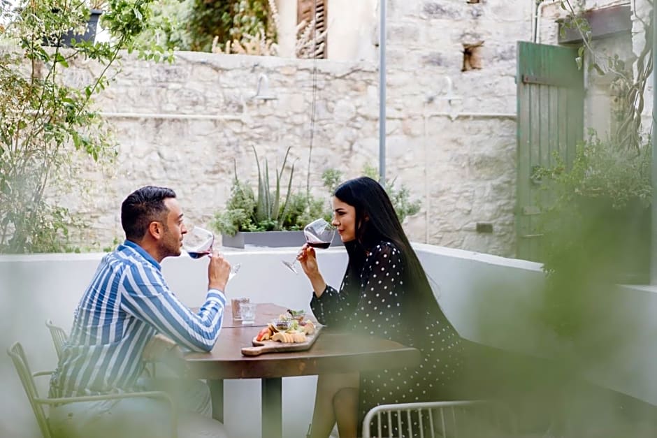 Oinou Strata - Adults Only