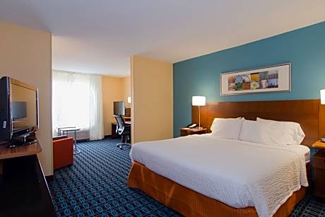 King Suite with Sofa Bed - Hearing Accessible