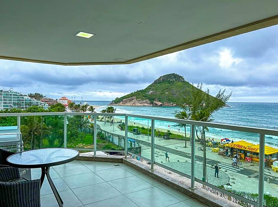 Flat a beira mar no Recreio dos Bandeirantes RJ