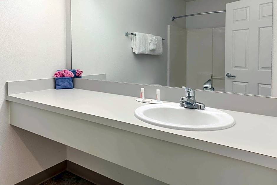 Travelodge by Wyndham Depoe Bay