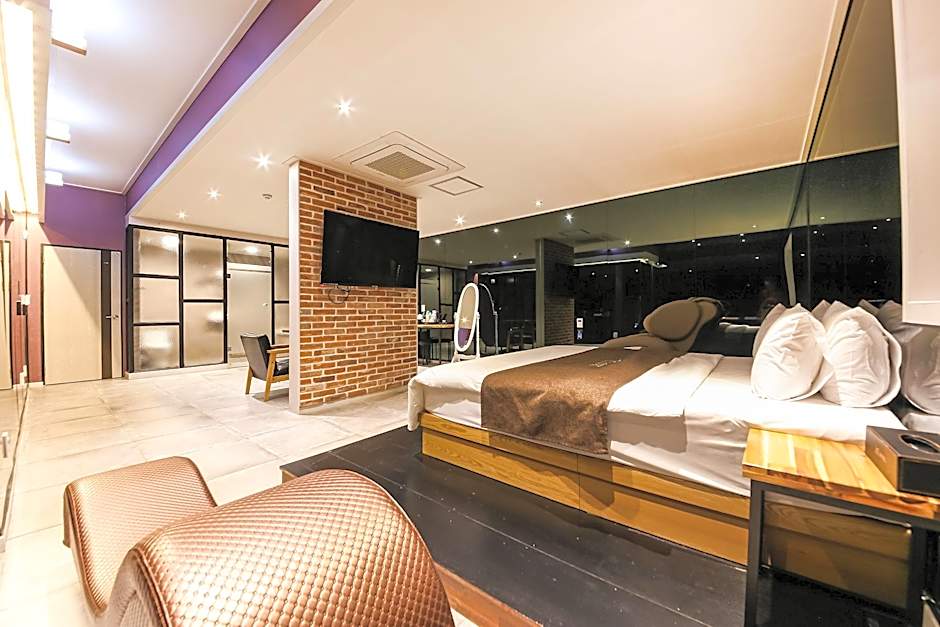 Gimje M Hotel Drive-in