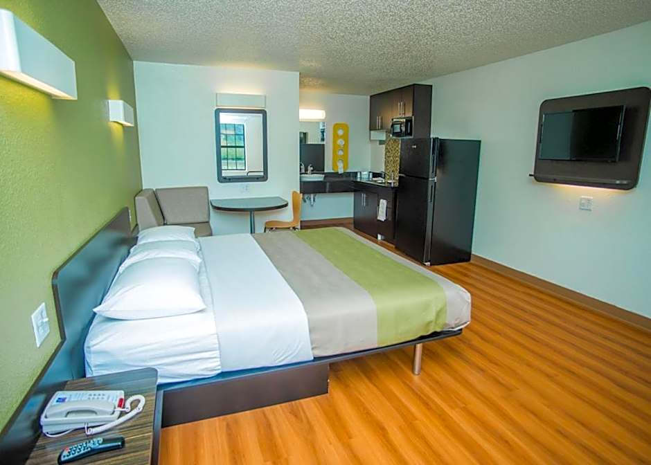 Motel 6-Palestine, TX