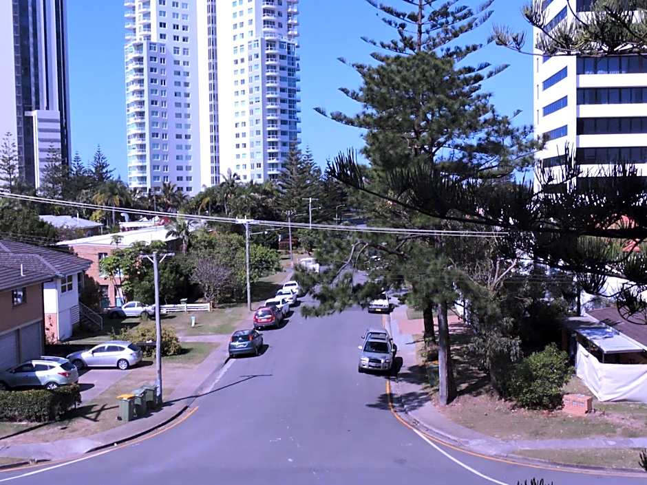 Broadbeach Travel Inn Apartments