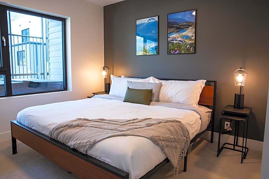 Birdies and Bears by Revelstoke Vacations