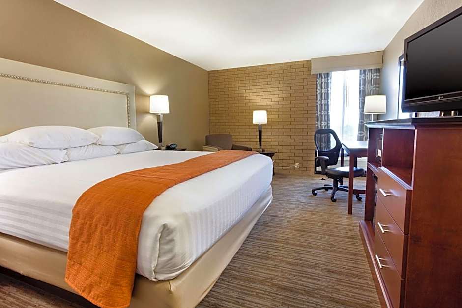 DRURY INN & SUITES KANSAS CITY AIRPORT