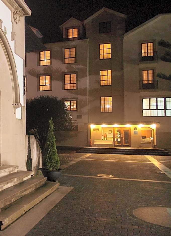 Hotel y Apartamentos Arias