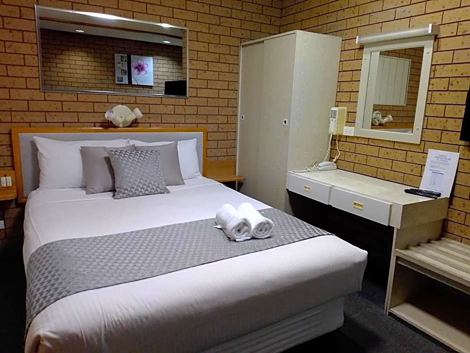 Photo 1 of 22 of Country Home Motor Inn