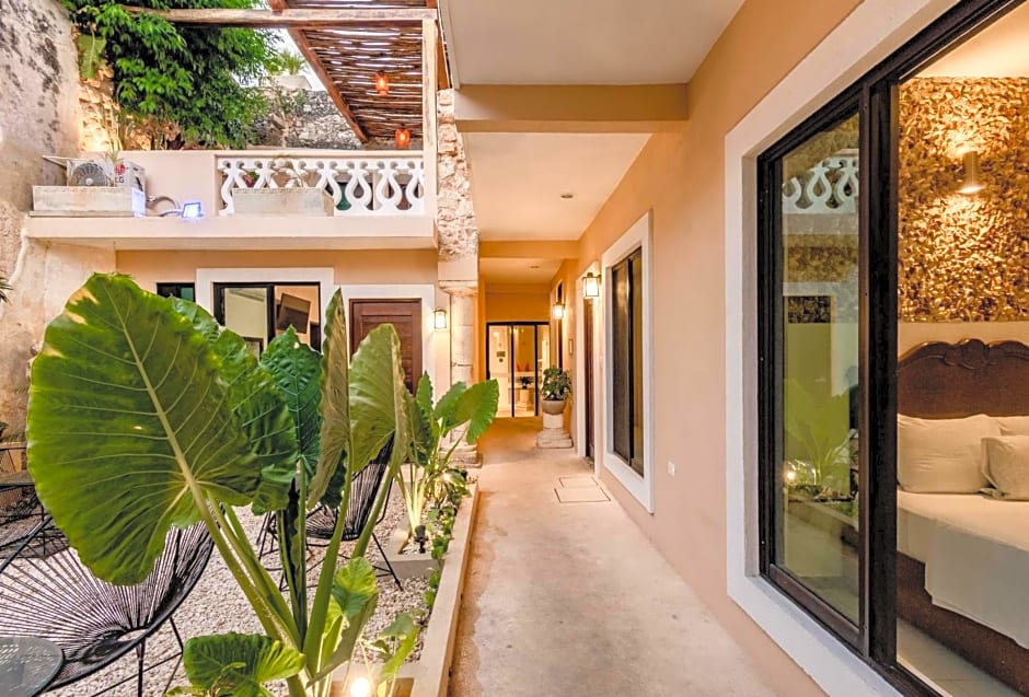 Hotel Colonial Zaci by GuruHotel