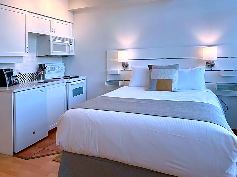 Alpenglow Lodge Rainbow Look Out Studio by MVA