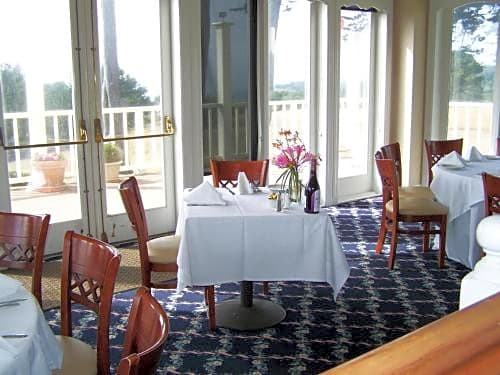 Hill House Inn