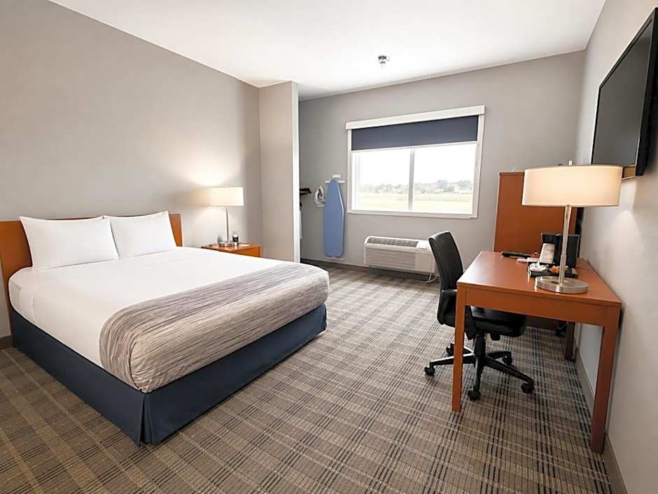 AmericInn by Wyndham Minot