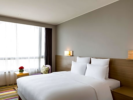 Superior King Room with Lake View