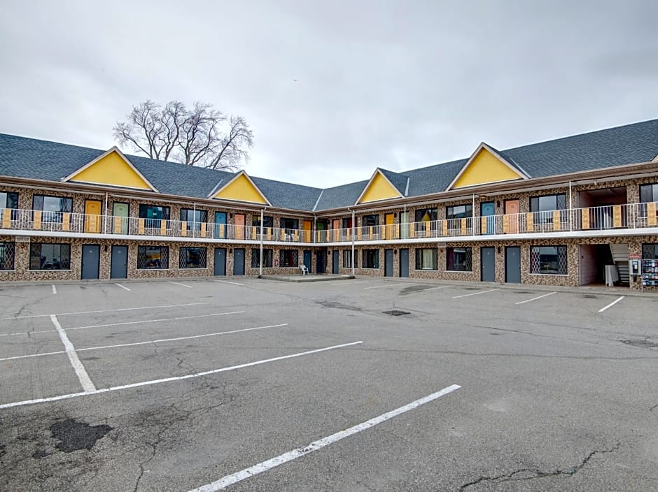 Falls Inn Near Casino Niagara By OYO