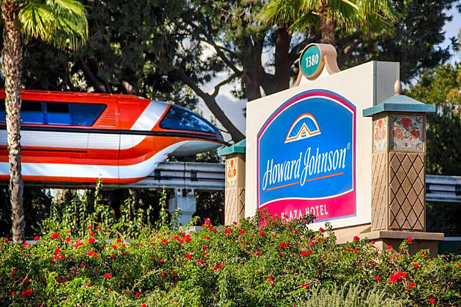 Howard Johnson by Wyndham Anaheim Hotel & Water Playground