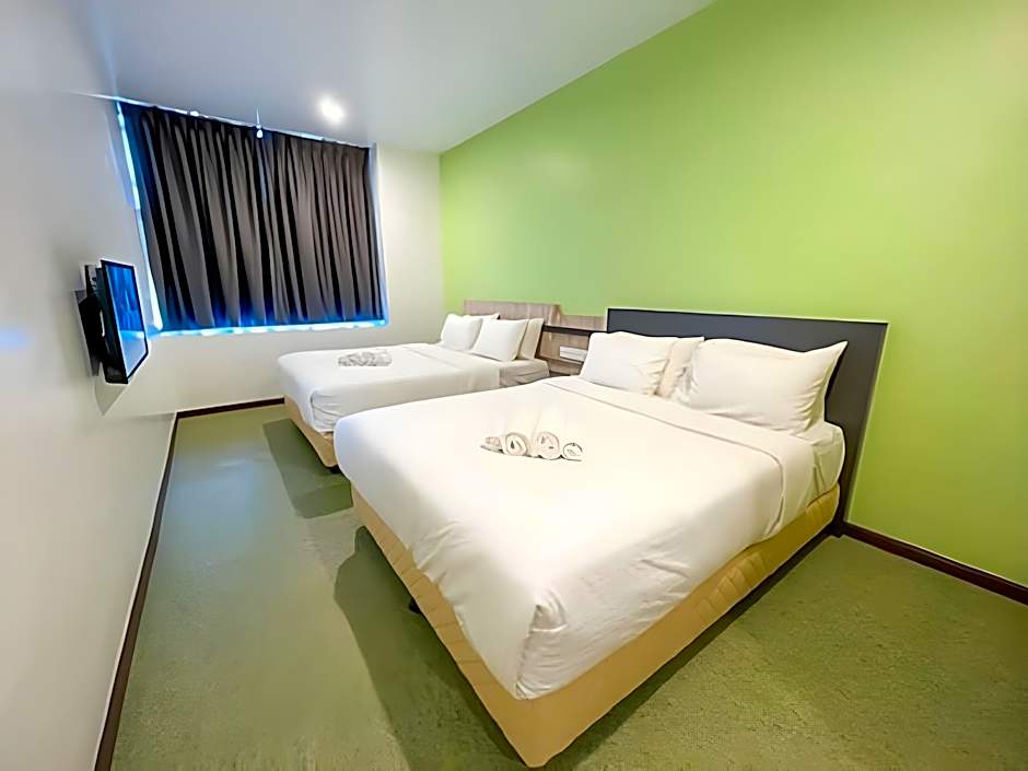 OYO 44099 Tt Dorf Hotel