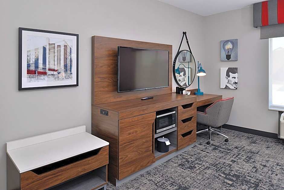 Photo 1 of 5 of 1 King Bed, Hearing/Mobility Accessible, Roll in Shower