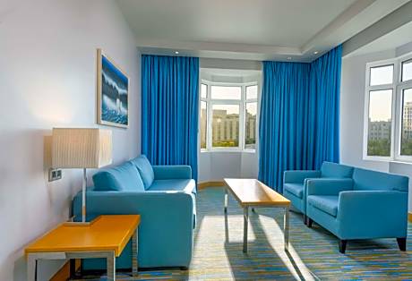 Suite with Lounge Access