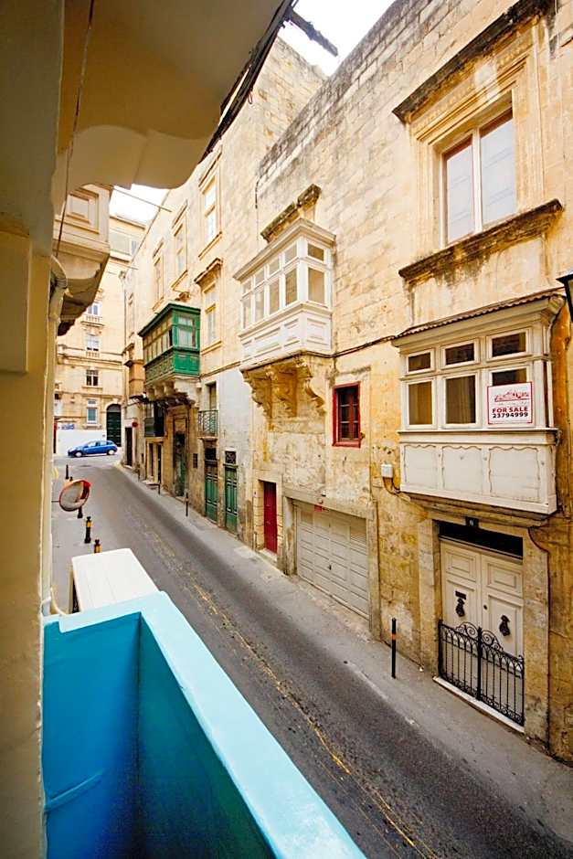 Dormitory shared hostel by Vallettastay