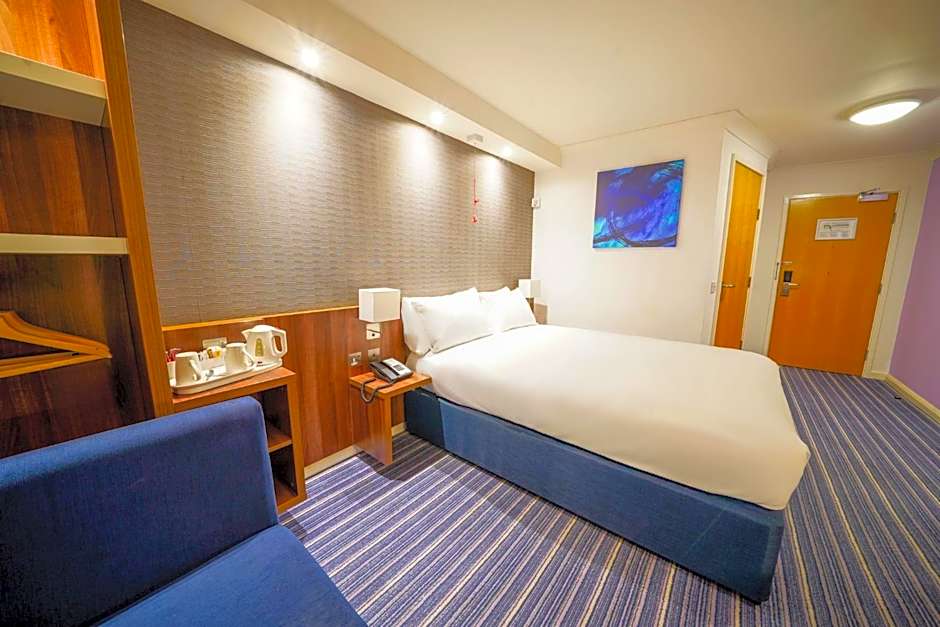 Holiday Inn Express Glenrothes By IHG