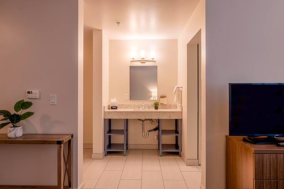 Inn At Moss Landing Point