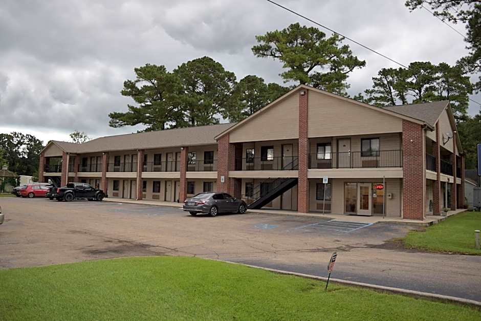 Value Inn - Livonia