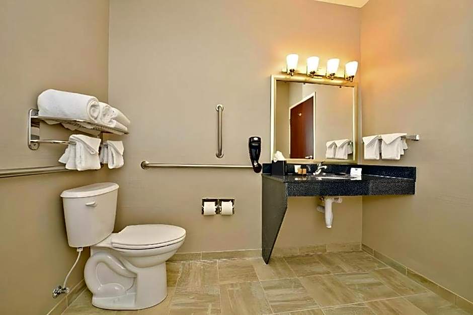Green Mill Village Hotel & Suites, BW Signature Collection