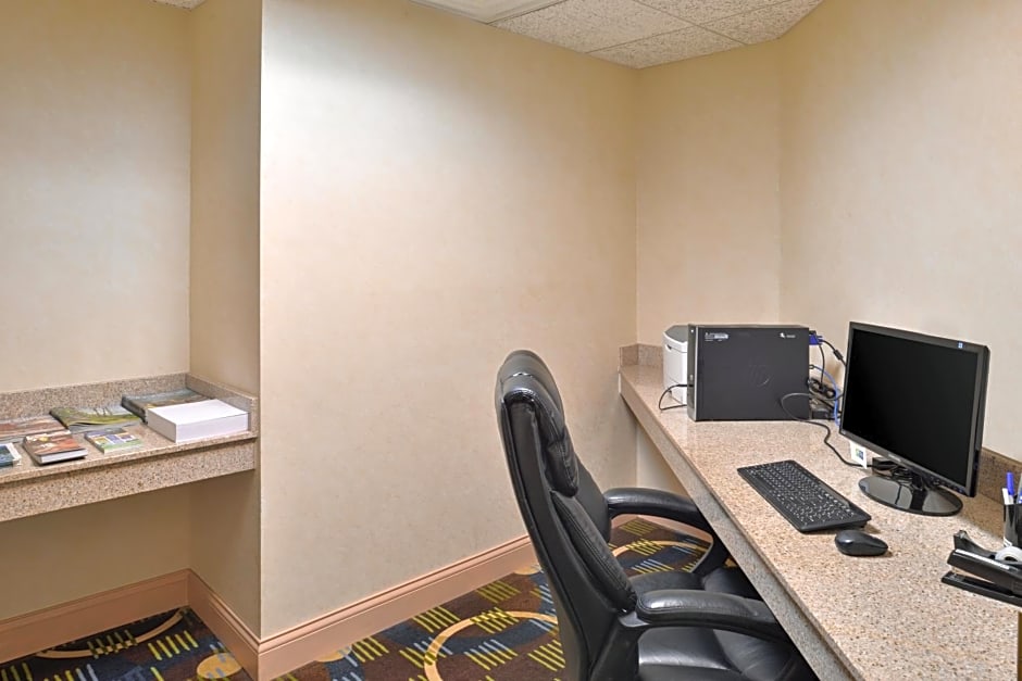 Holiday Inn Express Hotel & Suites-Saint Joseph