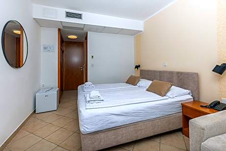 Double or Twin Room with Sea View