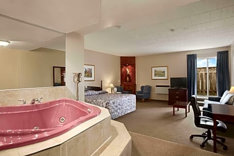 1 King Bed Suite Non-Smoking