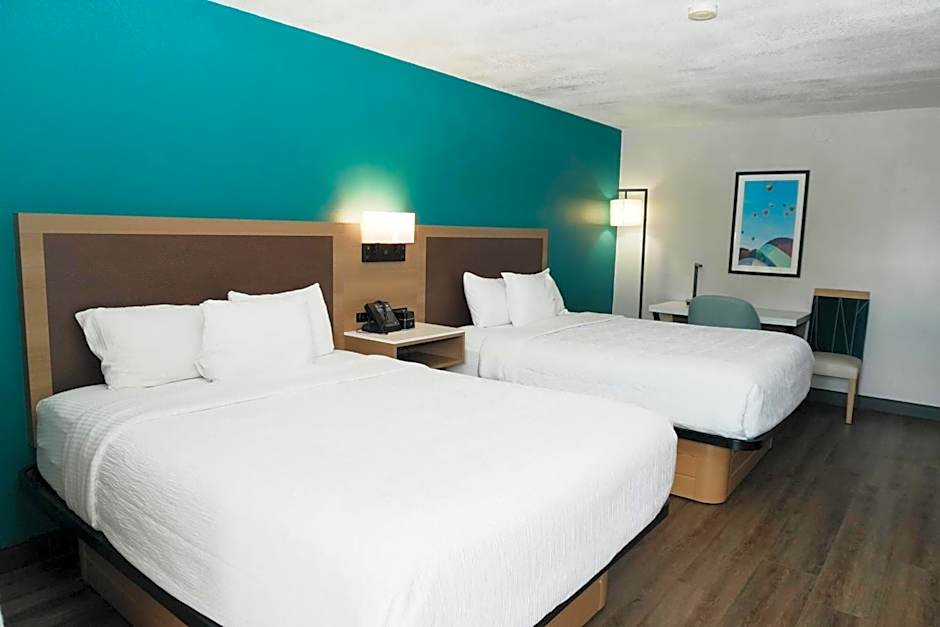 La Quinta Inn & Suites by Wyndham Albuquerque Airport