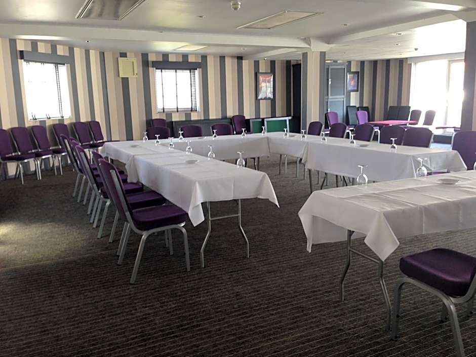 Inn On The Prom At The Fernlea Hotel