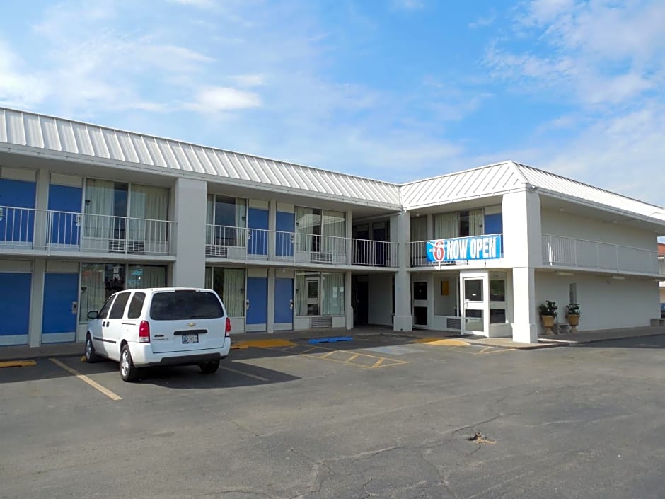 Motel 6-Oklahoma City, OK - Bricktown