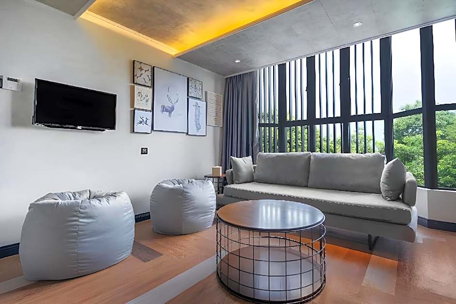 A&R Urban Hotel