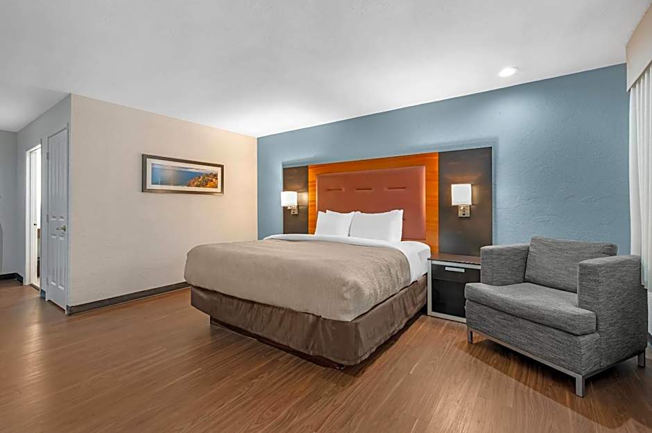 Quality Inn & Suites At Coos Bay