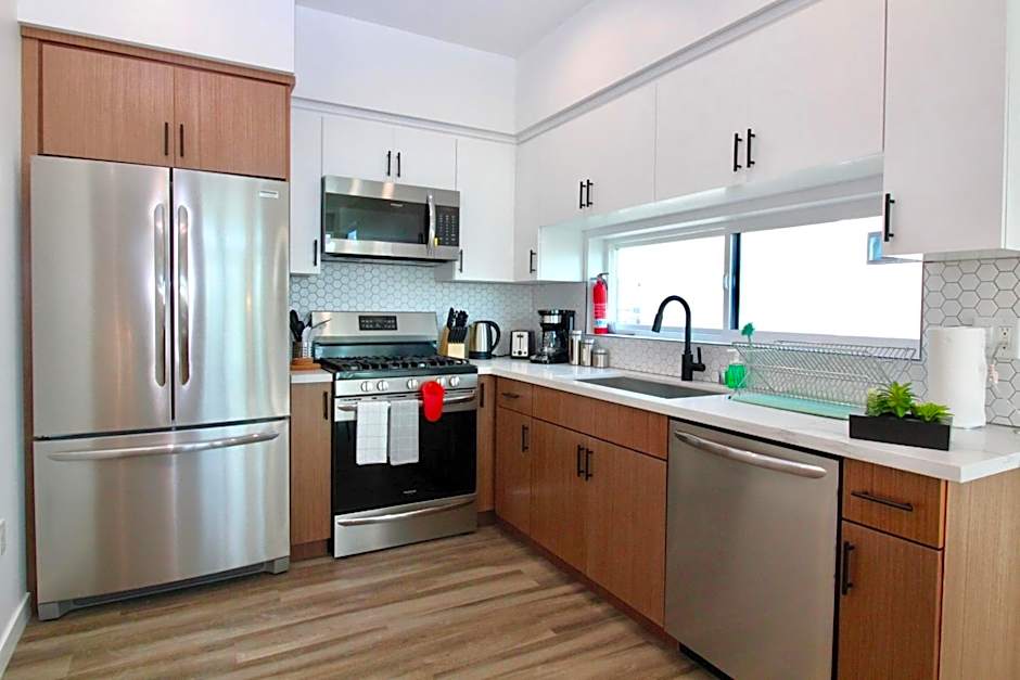 Los Angeles 3BR Villa Suites with Free Parking