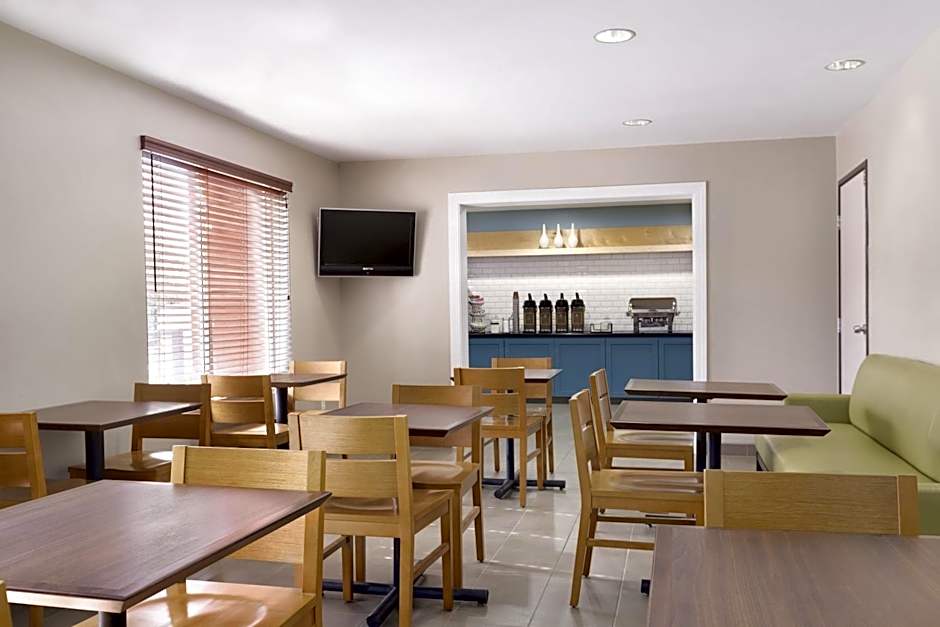 Country Inn & Suites by Radisson, Fresno North, CA