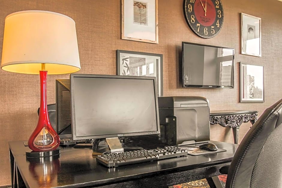 Shoreline Inn & Conference Center, Ascend Hotel Collection