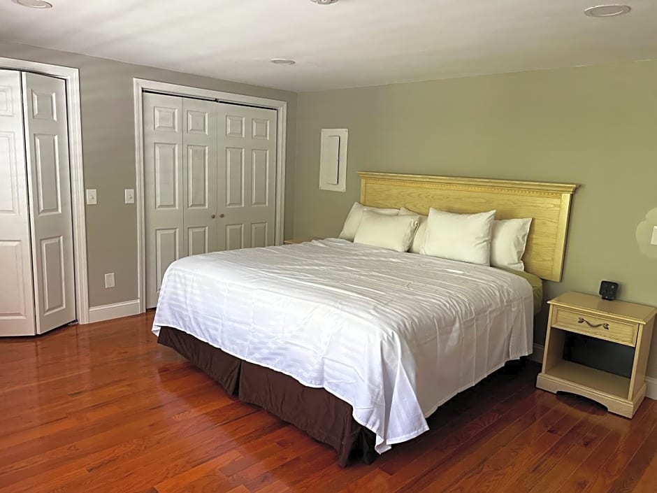 Captains Quarters Motel & Conference Center