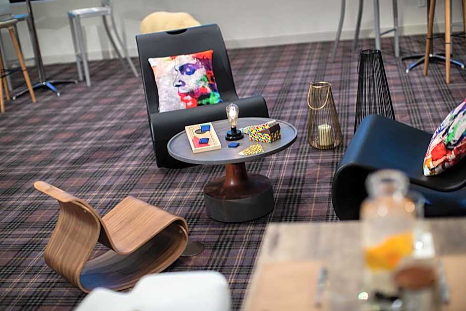 Renaissance by Marriott Minneapolis Bloomington Hotel