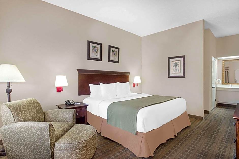 Baymont by Wyndham Crestview