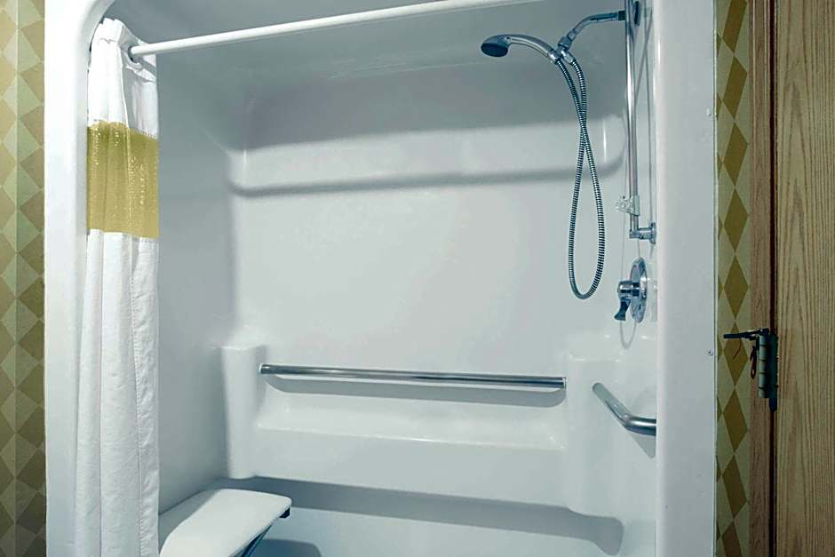 Days Inn by Wyndham Federal Way