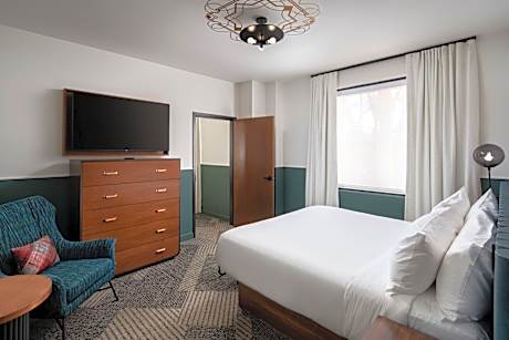 One Bedroom King Suite, 1 Bedroom Suite, 1 King, Sofa bed