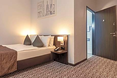 Business Class Mobility Accessible Double Room
