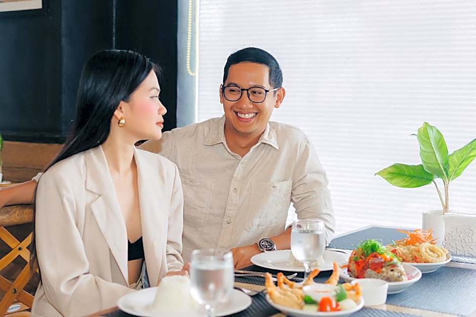 Goldberry Suites & Hotel Mactan