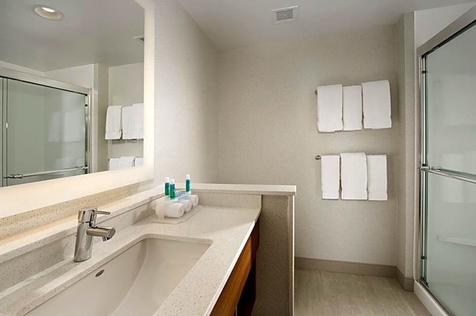 Holiday Inn Express & Suites San Antonio North - Windcrest By IHG